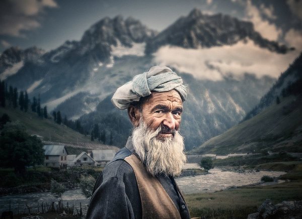 克什米尔（Kashmir）黄金草原(SONAMARG)的游牧老农
