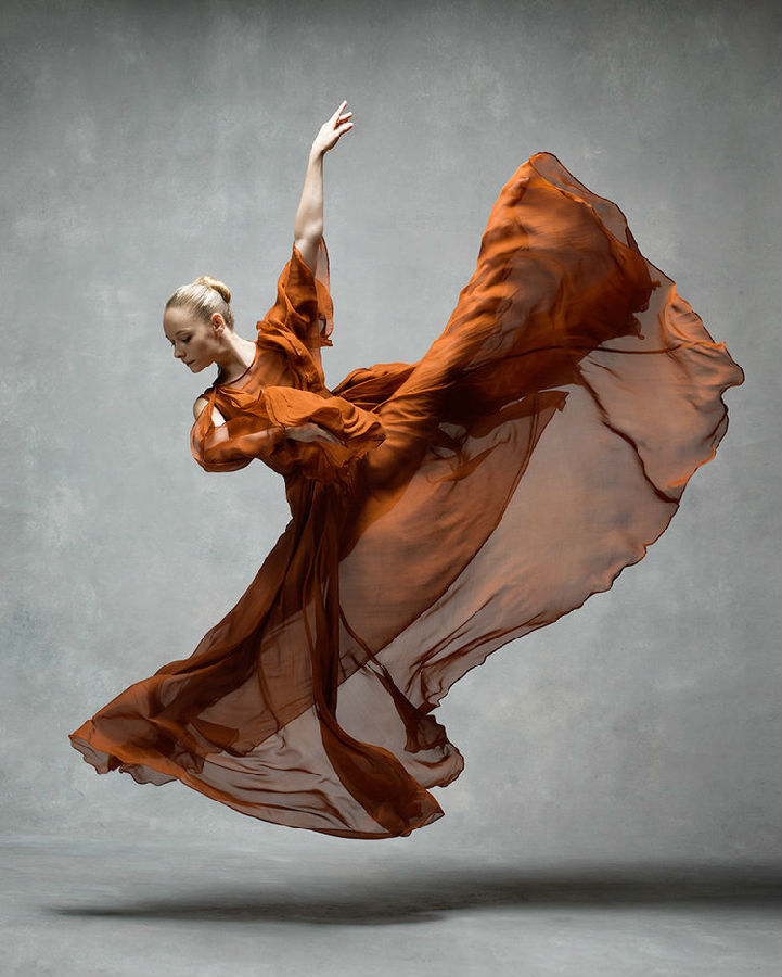 玛莎·葛兰姆舞团(Martha Graham Dance Company)独舞演员夏洛特·朗德罗（Charlotte Landreau）